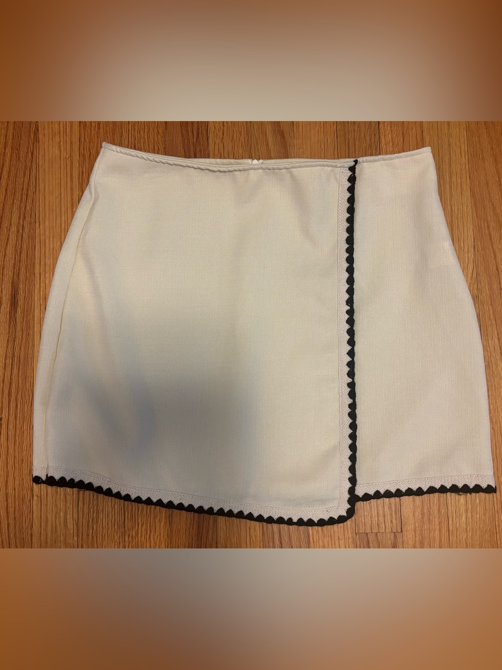 SHEIN XL Cream Black Trim Faux Wrap Mini Skirt Scallop Detail US 12